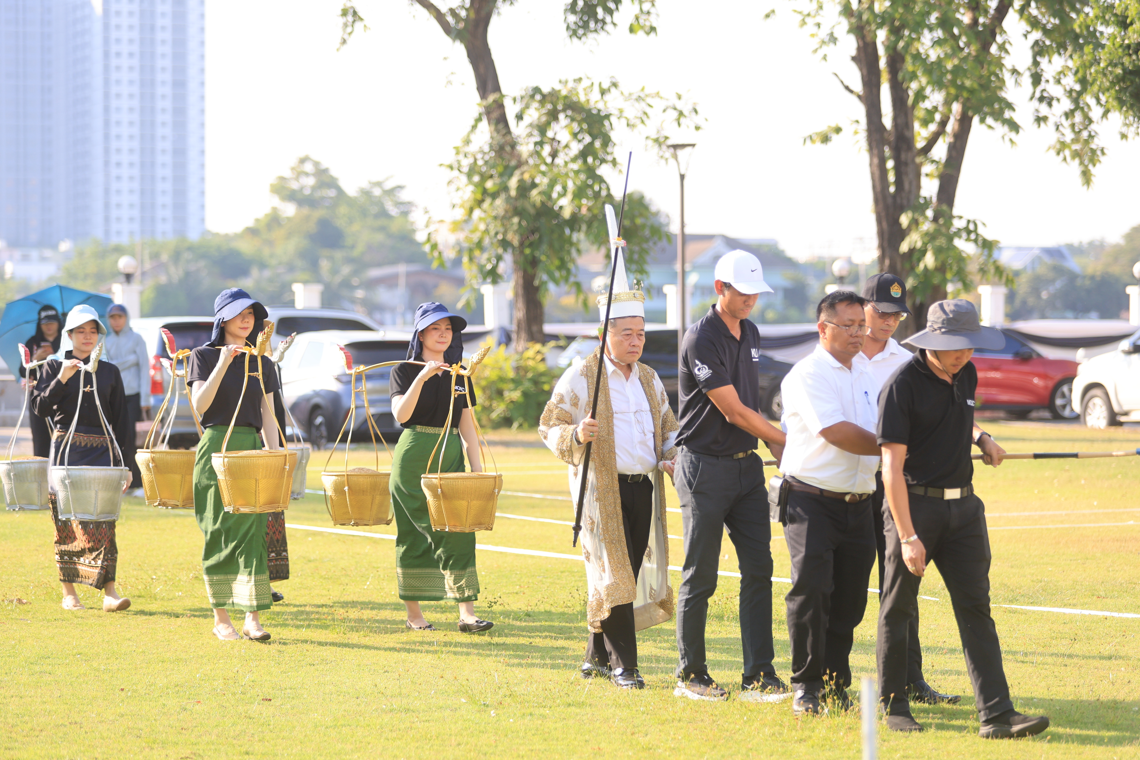 title - ส.ป.ก. ร่วมฝึกซ้อมริ้วขบวนอิสริยยศ ในพระราชพิธีพืชมงคลจรดพระนังคัลแรกนาขวัญ ประจำปี 2569 (ซ้อมกรณีพิเศษ ครั้งที่ 1)